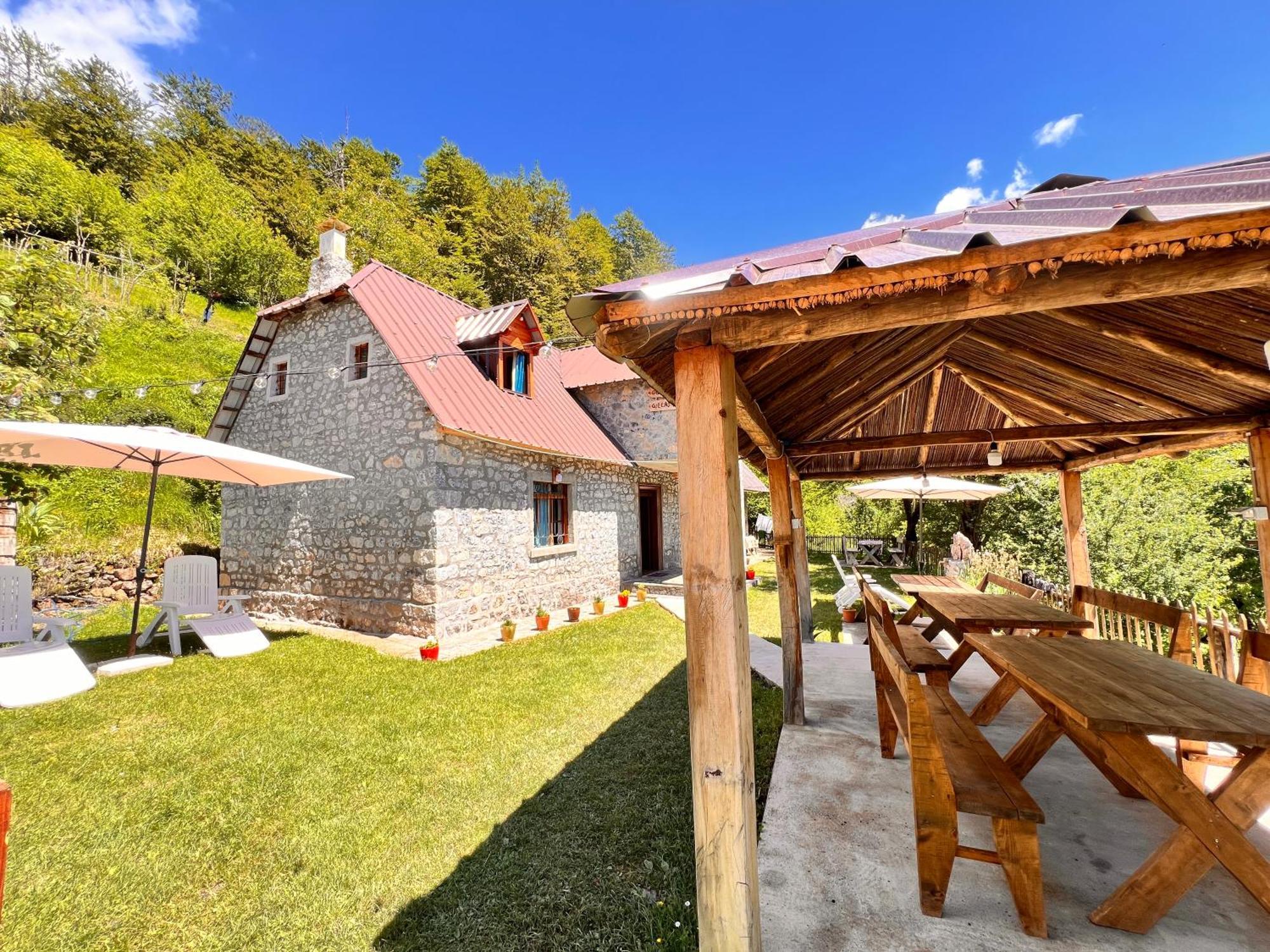 Guest House Gjelaj Theth Exterior photo
